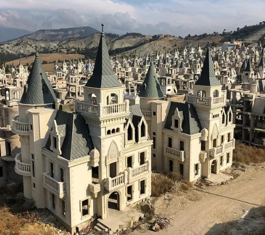 Why a 0 Million Castle Project in Turkey Lies Abandoned