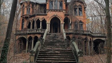 A Love Story or a Curse – Abandoned Mansion