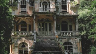 This Abandoned Mansion in Georgia Hides a Sinister Secret