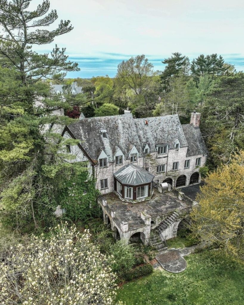 Abandoned New York Stockbrokers $8,100,000 Mansion