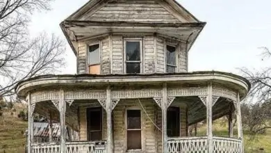 Timeless Images of Abandoned Tiny Villas Worldwide