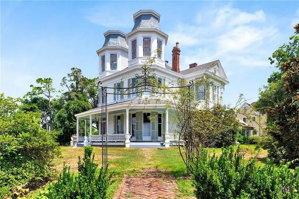 preservation of abandoned houses Natchez Mississippi