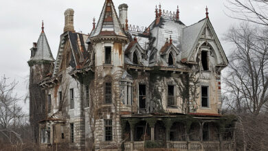 The Haunting of Hallowbrook Mansion